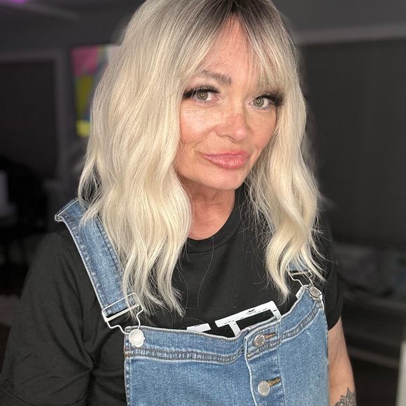 ANNIE - Picture 2 of 6